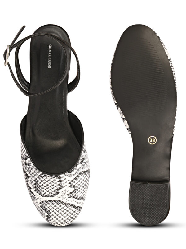 Black Closed-Toe Flat Sandal - Image 3