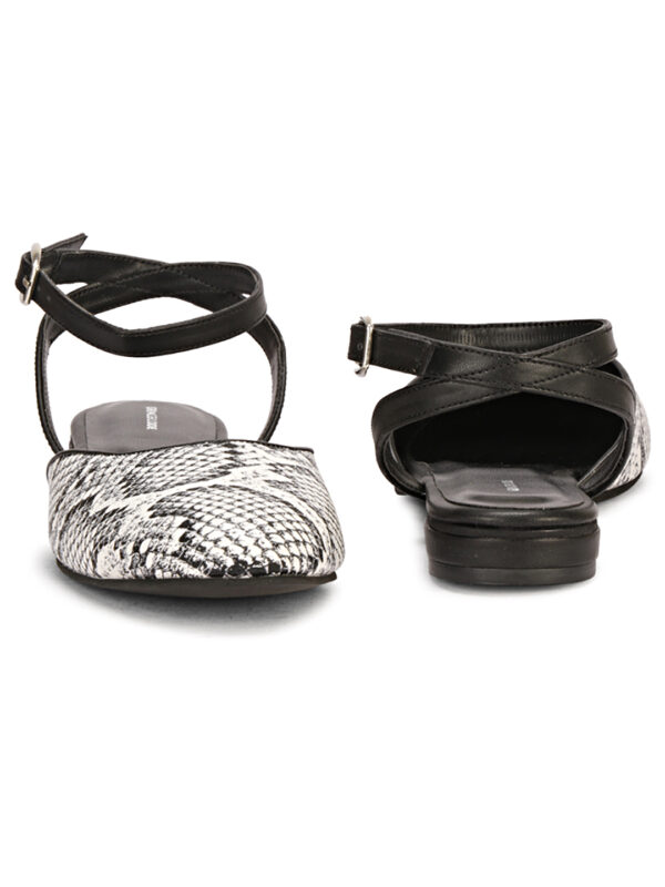 Black Closed-Toe Flat Sandal - Image 4